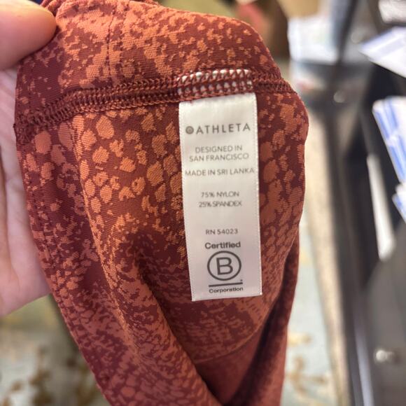 Athleta orange snake print leggings stash pocket 7/8 length small - Picture 3 of 3